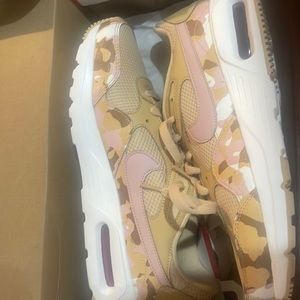 Brand new Nike air max sc new in the box was one size to big